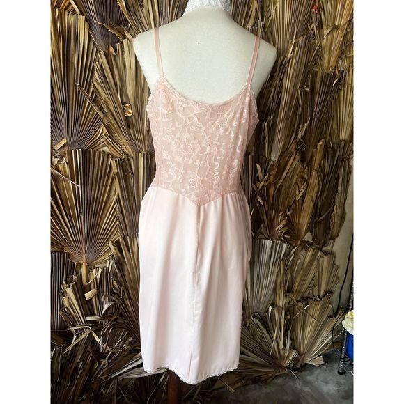 Vintage 50's Vanity Fair Pink Lace Slip Sweatheart Neckline size 34 Small Sissy - Picture 3 of 3
